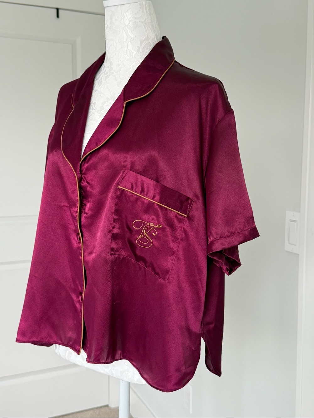 Victoria's Secret Burgundy Satin Short Sleeve Pajama Top size L with Gold Piping